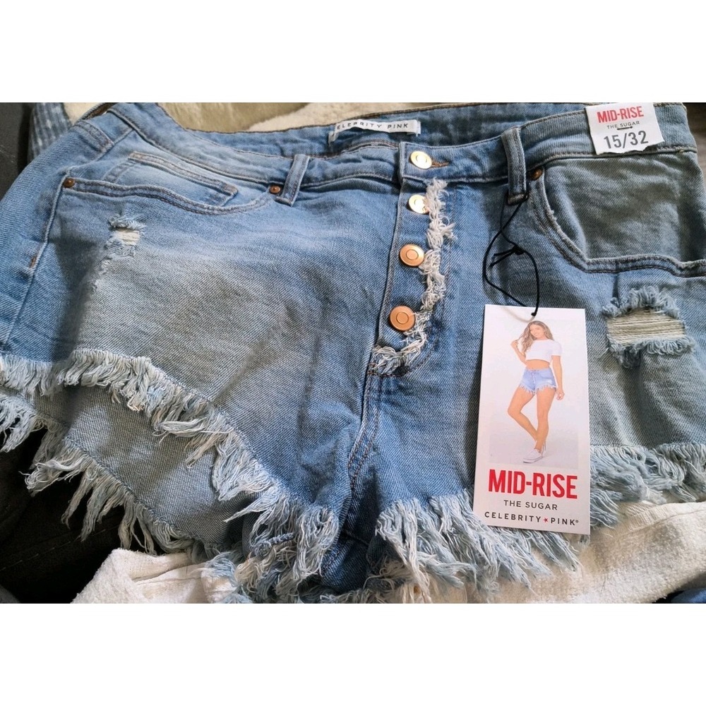Celebrity Pink NWT Sz 15/32 The Sugar Mid-Rise Light Wash Denim Cut-Off Shorts